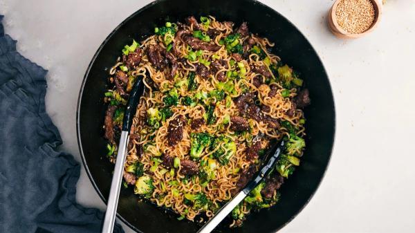 طرز تهیه نودل گوشت خوشمزه و آسان با سس هویسین خانگی طرز تهیه نودل گوشت خوشمزه و آسان با سس هویسین خانگی