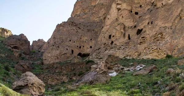 غارهای سنگی کافر کلی؛ شگفتی اسرارآمیز مازندران